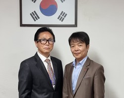 ​<좌측: 홍준용 LPN 대표,좌측: 최정훈 남북통일당 대표>